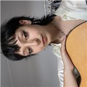 Profesora de música para dar clases de guitarra española y lenguaje musical para los más pequeños